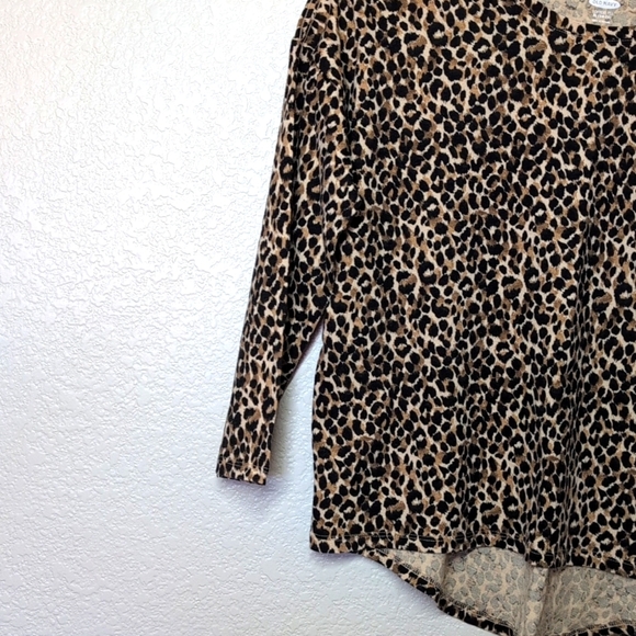 Old Navy Girls Leopard Print Mid Length Sleeve Tee in Black and Tan - Picture 4 of 9